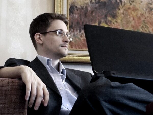Un tribunal ordena a Snowden entregar 4,2 millones de dólares al Gobierno